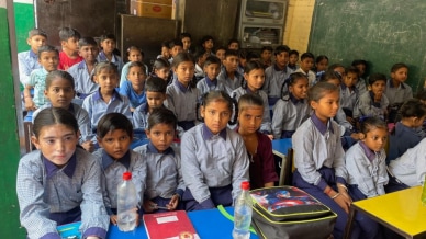 Children from Govt Primary School, Shahi Mohalla, crammed in a veranda at Kundanpuri school building’s verandah.