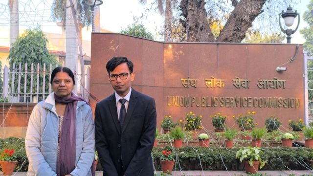 upsc-2024-topper-rank-91-manu-garg-visually-impaired