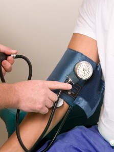 7 powerful foods that help lower high blood pressure