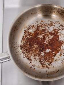 Ways to get rid of your burned pan stains