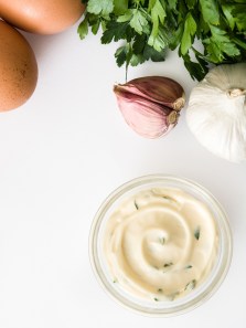 Raw egg danger: Salmonella risk in traditional mayo
