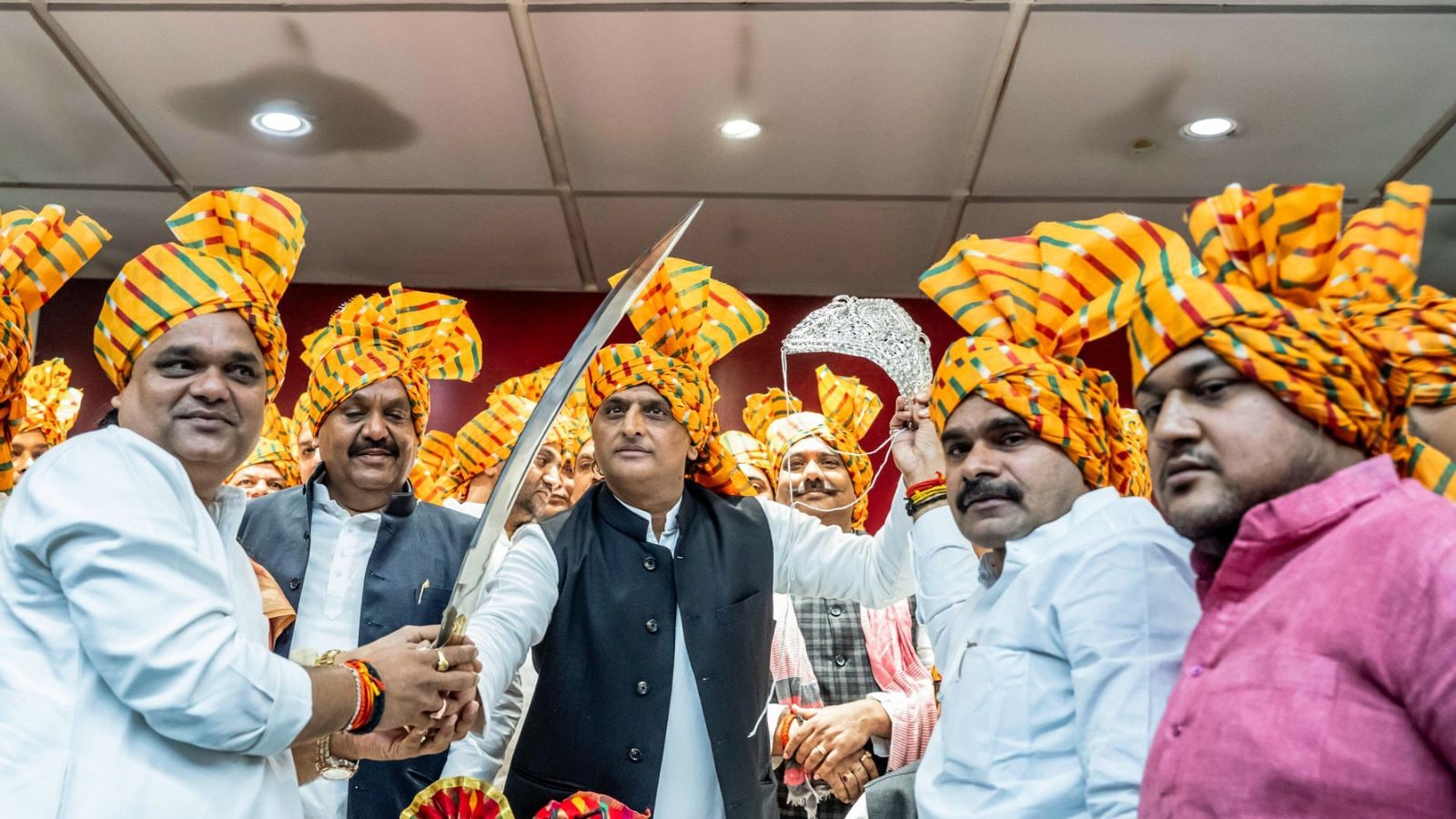 Akhilesh tries to mend fences with Thakurs after row over SP MP’s Rana Sanga remark | Lucknow News