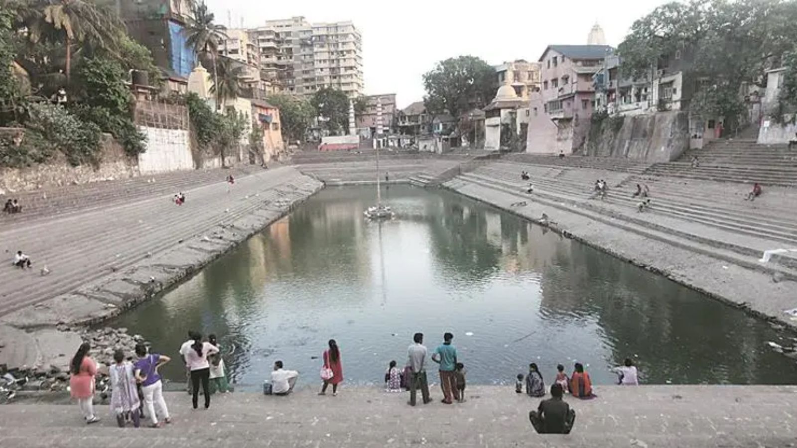 Mumbai's Banganga Tank: Recurring Fish Deaths Spark Concern