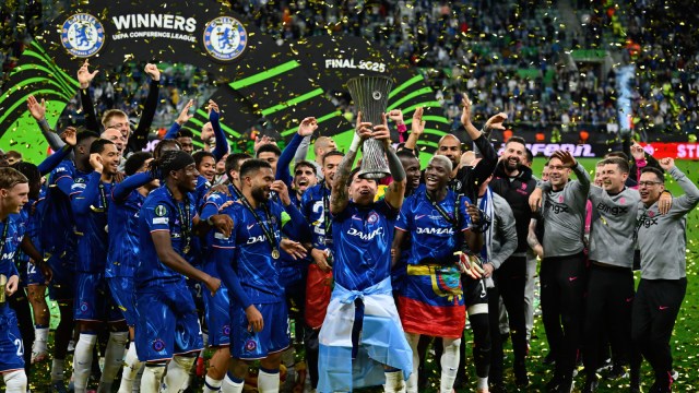 تشيلسي بعد الفوز في دوري مؤتمر أوروبا. (AP)