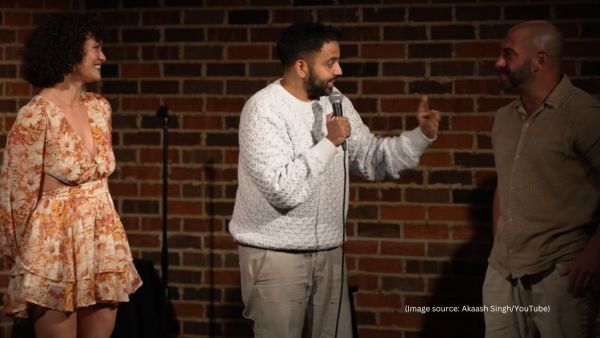 Akaash Singh invited the couple on the stage