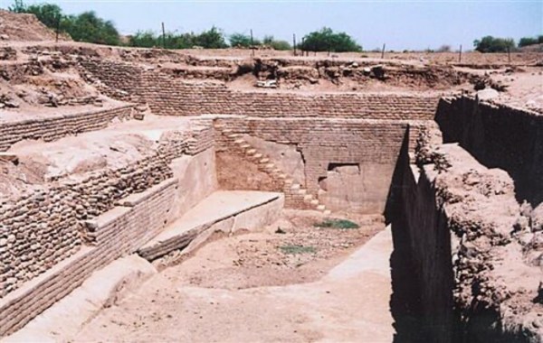 A water reservoir at Dholavira, a site of the Indus Valley Civilisation (Source: Wikpedia)