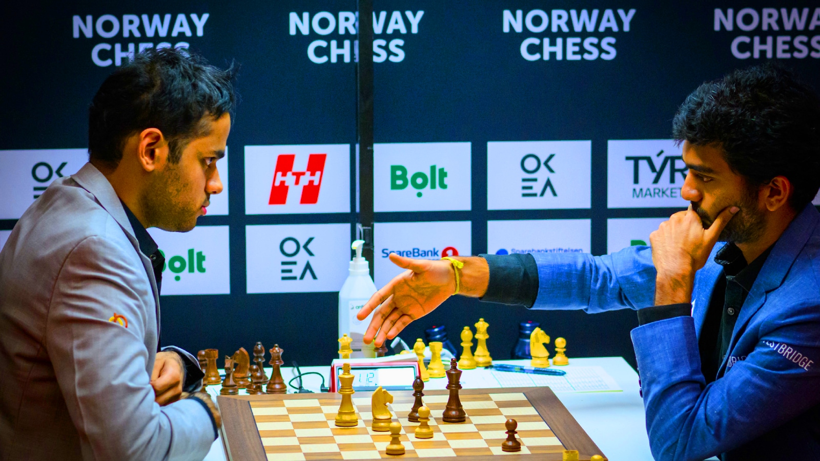 World Champion Gukesh resigns against Arjun Erigaisi in round 2 on Tuesday. (PHOTO: Michal Walusza via Norway Chess)