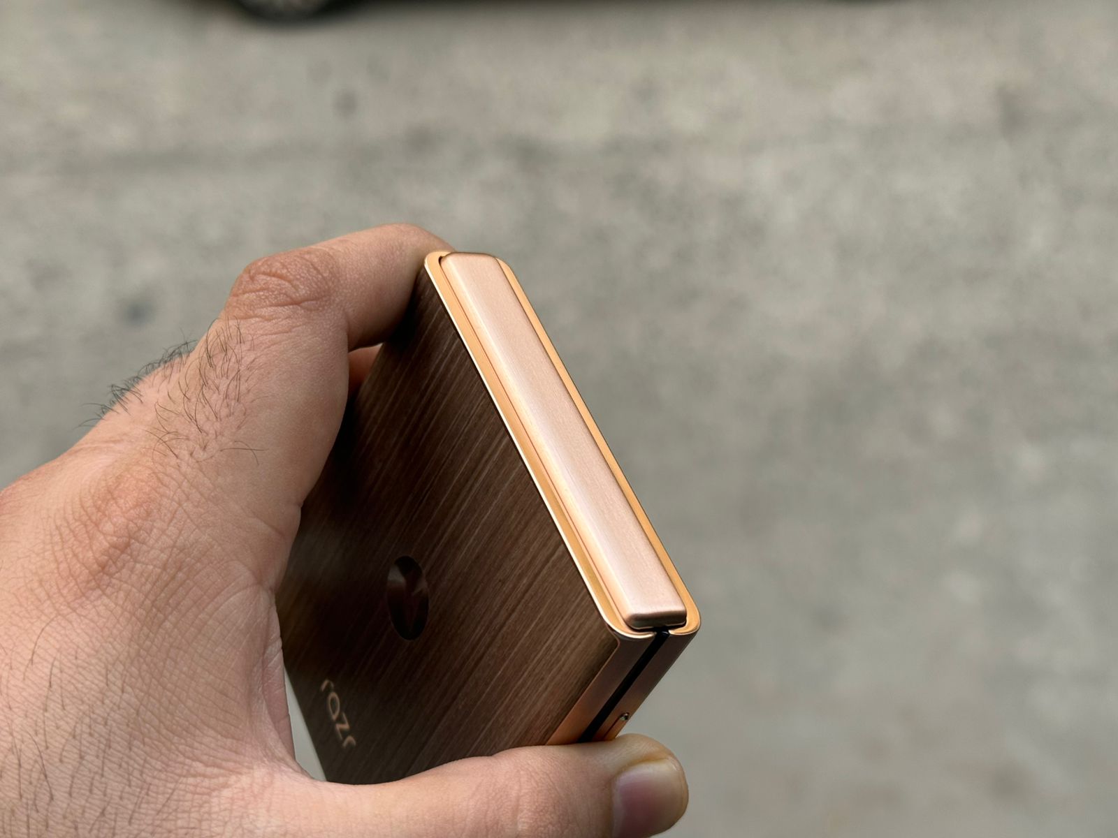 Motorola says the hinge has been tested for 800,000 folds.