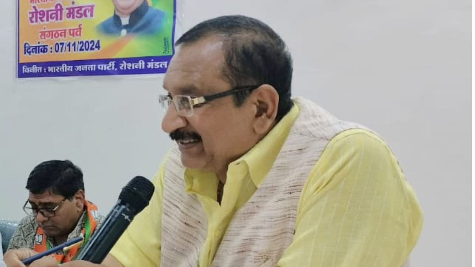 Madhya Pradesh 경찰은 Vijay Shah 장관의 Col Quressi에 대한 관찰 앞에 있습니다.