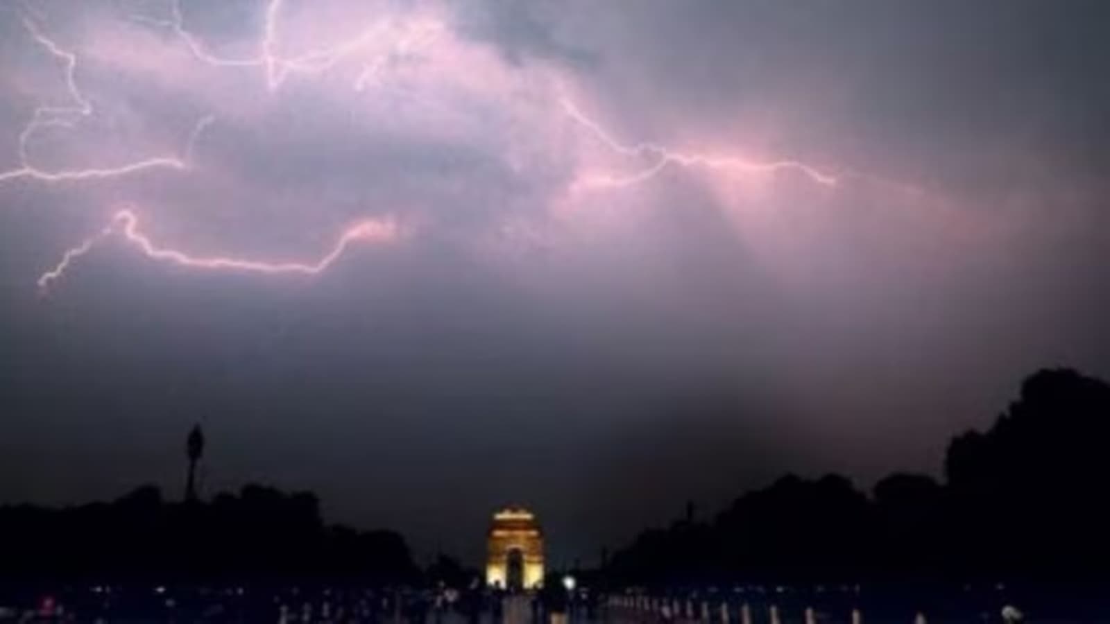 Yellow alert in most North Bengal districts, thunderstorms also likely in Kolkata on May 16