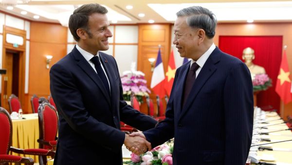 Macron Vietnam