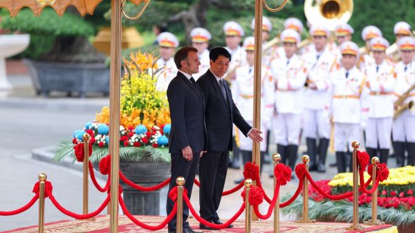 Macron Vietnam 