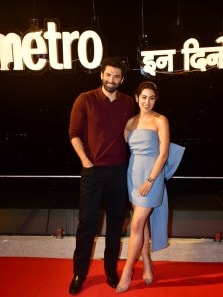 Metro…In Dino: Sara Ali Khan pulls in Aditya Roy Kapur for pic