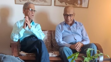 Mr Narayana Murthy and Prof J G Krishnayya (Photo via IIM Ahemdabad)
