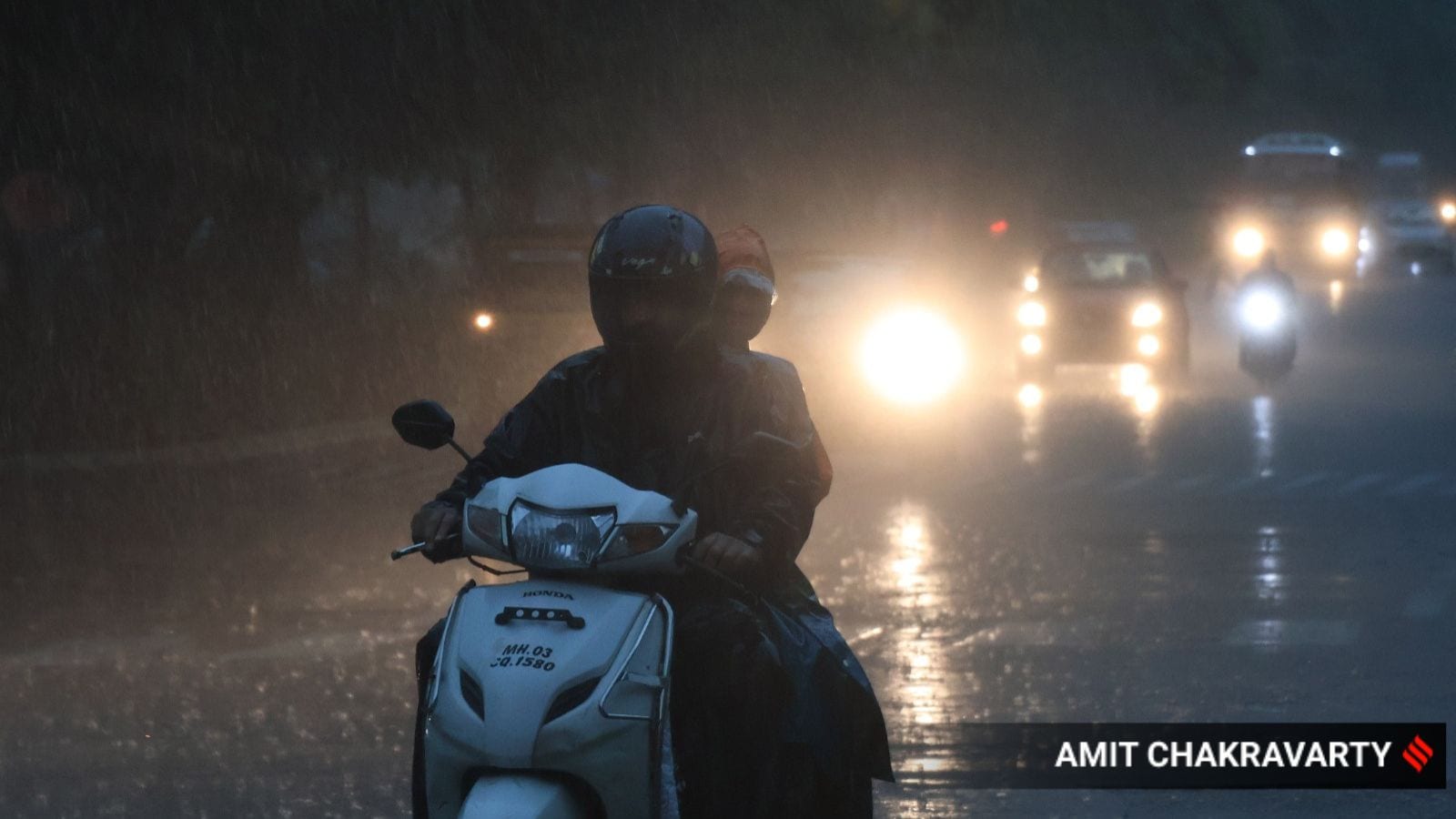 Heavy rains lash Mumbai