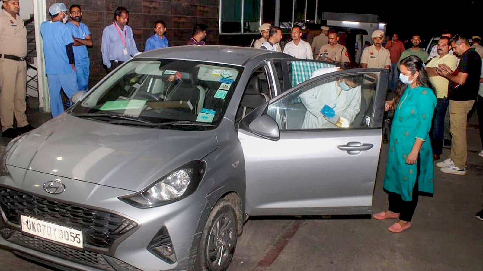 Police and forensic experts investigate after seven members of a family from Dehradun died by suicide in a car in Panchkula on Tuesday