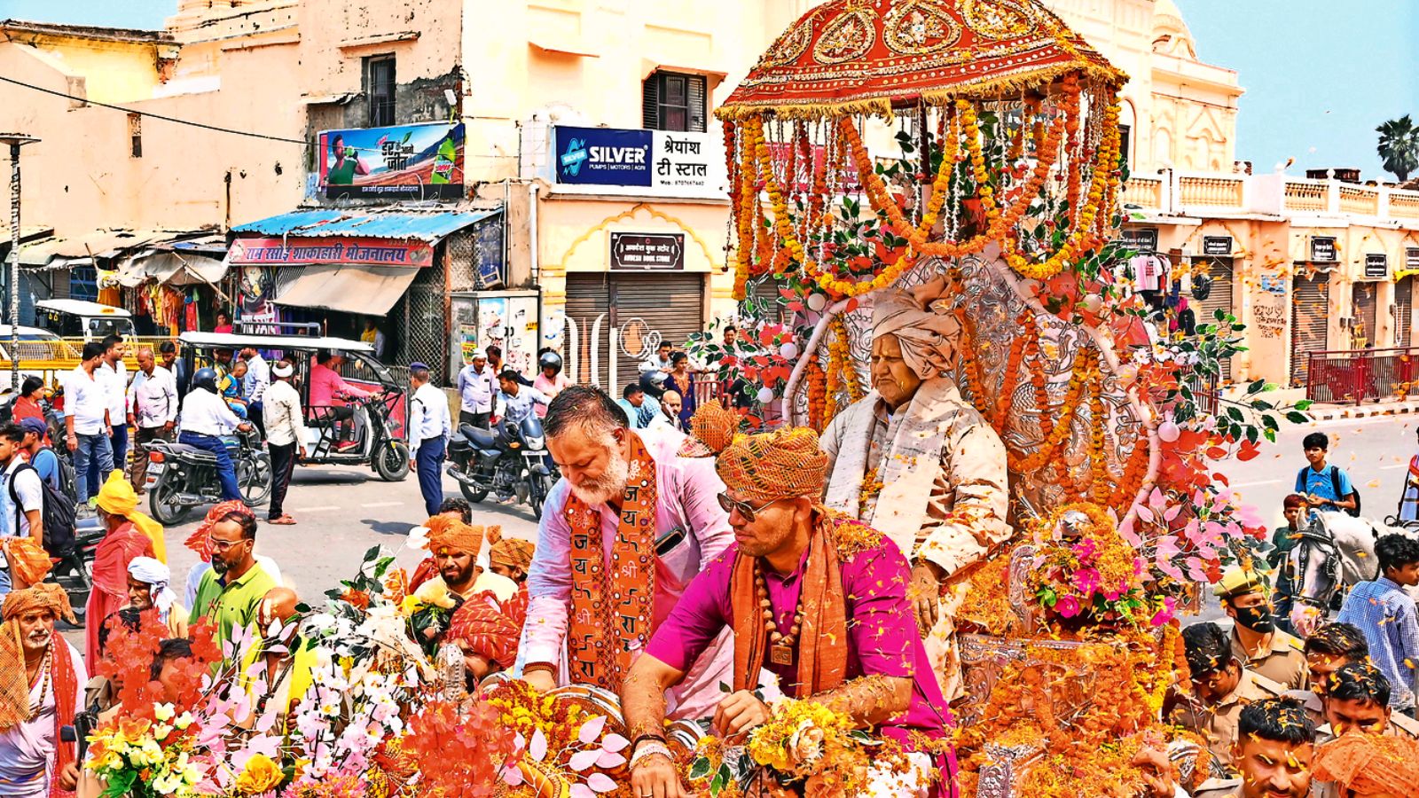 Ayodhya: Presiding seer of Hanuman Garhi steps out after centuries to visit Ram Temple