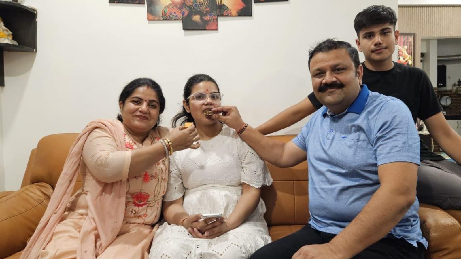 CBSE Topper 2025: ‘Staying focused matters more than number of hours you spend studying’, says girl scoring 99.8%