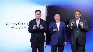 (L-R) Soon Choi, Corporate EVP, JB Park, President and CEO, and Raju Pullan, Senior VP, Samsung India, launched the Galaxy S25 Edge in India.