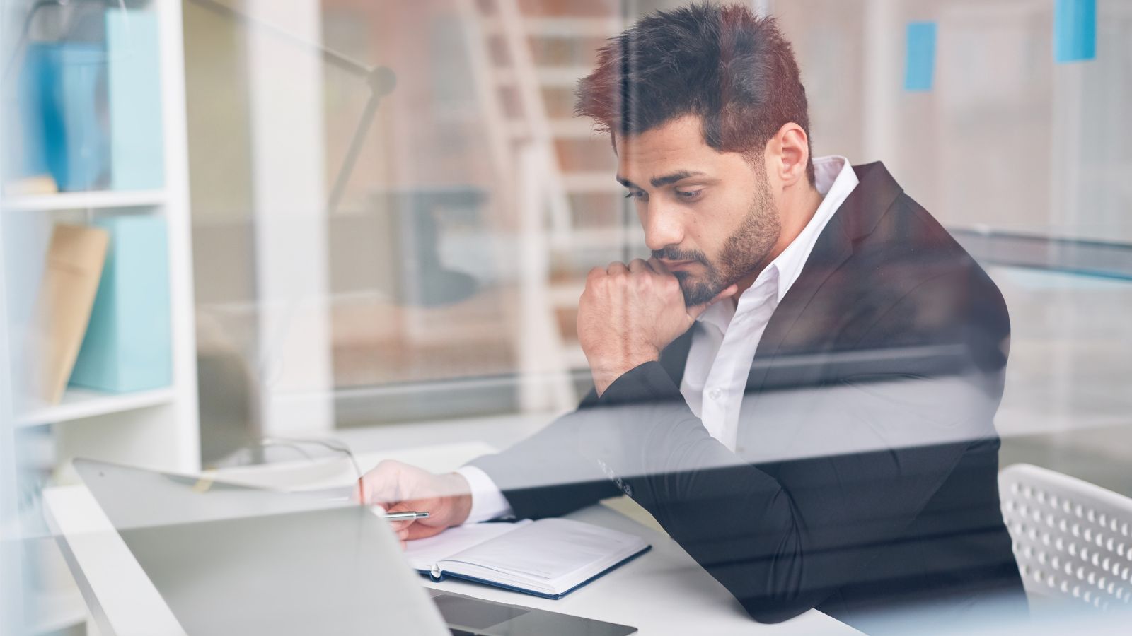 The layoffs also reflect the economic and operational pressures faced by tech companies. (Image: FreePik)