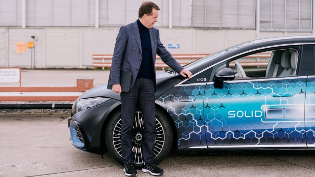 Breakthrough in Electric Vehicle Batteries!