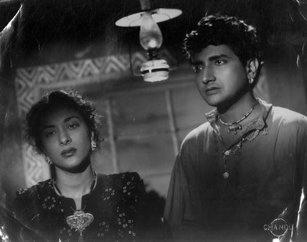 نارجيس وبهارات بوشان في فيلم ساجار. (صورة أرشيف صريحة)