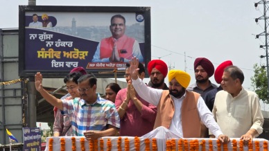 Kejriwal, Mann, Atishi took out roadshow for Arora before he filed his nomination for Ludhiana West bypoll, Friday. (Express photo: Gurmeet Singh)