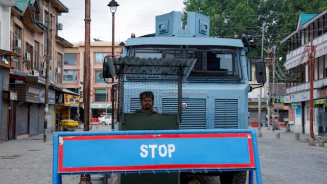 A security personnel stands guard on a street in Srinagar amid India-Pakistan standoff. (Reuters)