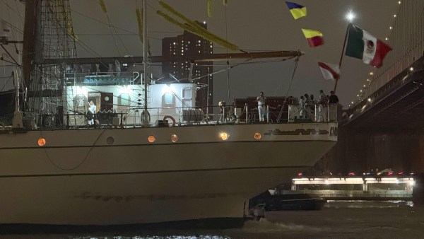 mexican ship, brooklyn bridge