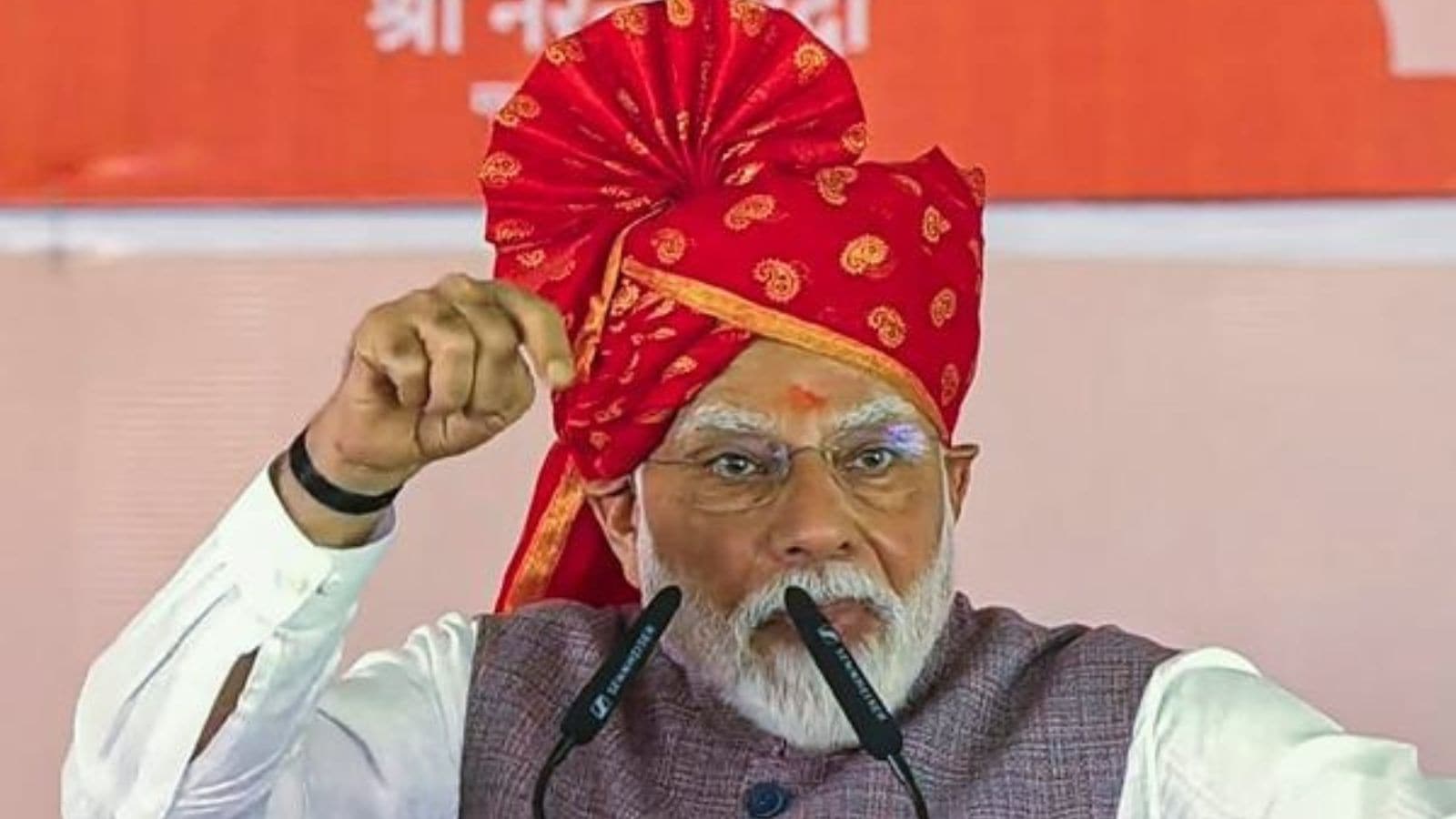 Modi delivers strong message to Pakistan in Bikaner rally.