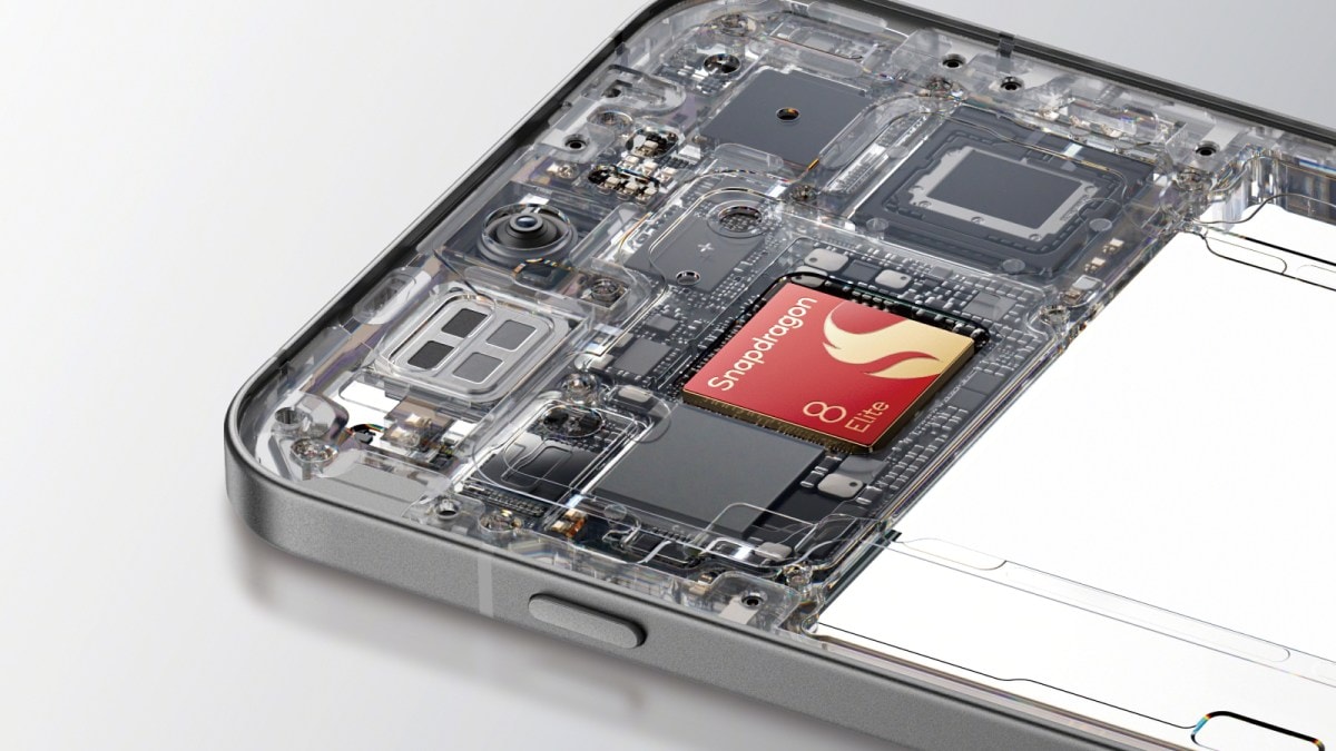 Plus Key on the OnePlus 13s.