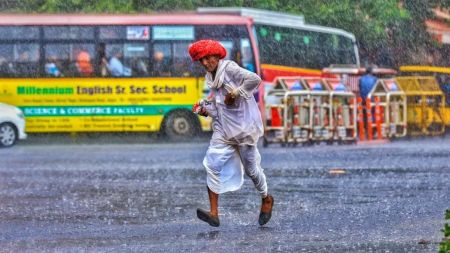 Mumbai weather, Mumbai weather forecast, Mumbai weather report, Mumbai rains, Mumbai showers, Mumbai news, Maharashtra news, Indian express, current affairs