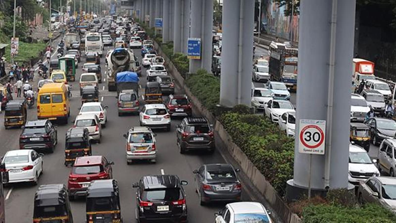 Eastern and Western Express Highway service road maintenance