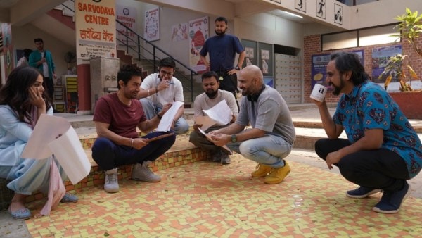 RS Prasanna directing Genelia D'Souza and Aamir Khan.