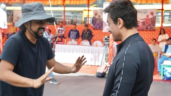 RS Prasanna directing Aamir Khan.
