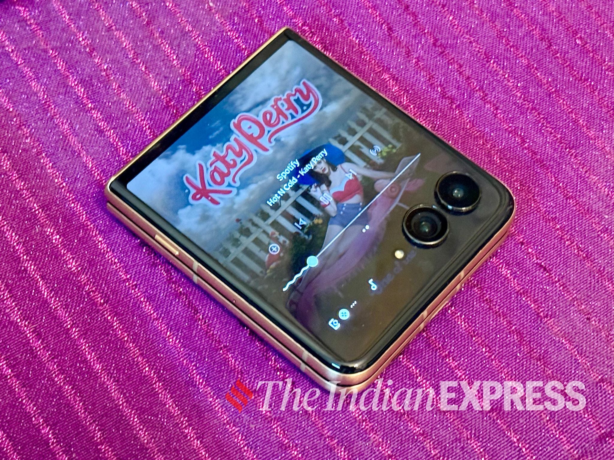 One of the standout features of the Razr Ultra is its large 4-inch cover display.
