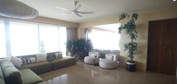 داخل Jaaved Jaaferi House. (الصورة: فرح خان/يوتيوب)