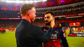 Virat Kohli of Royal Challengers Bengaluru celebrating RCB's IPL title with AB de Villiers at the Narendra Modi Stadium, Ahmedabad. (PHOTO: Sportzpics for IPL)