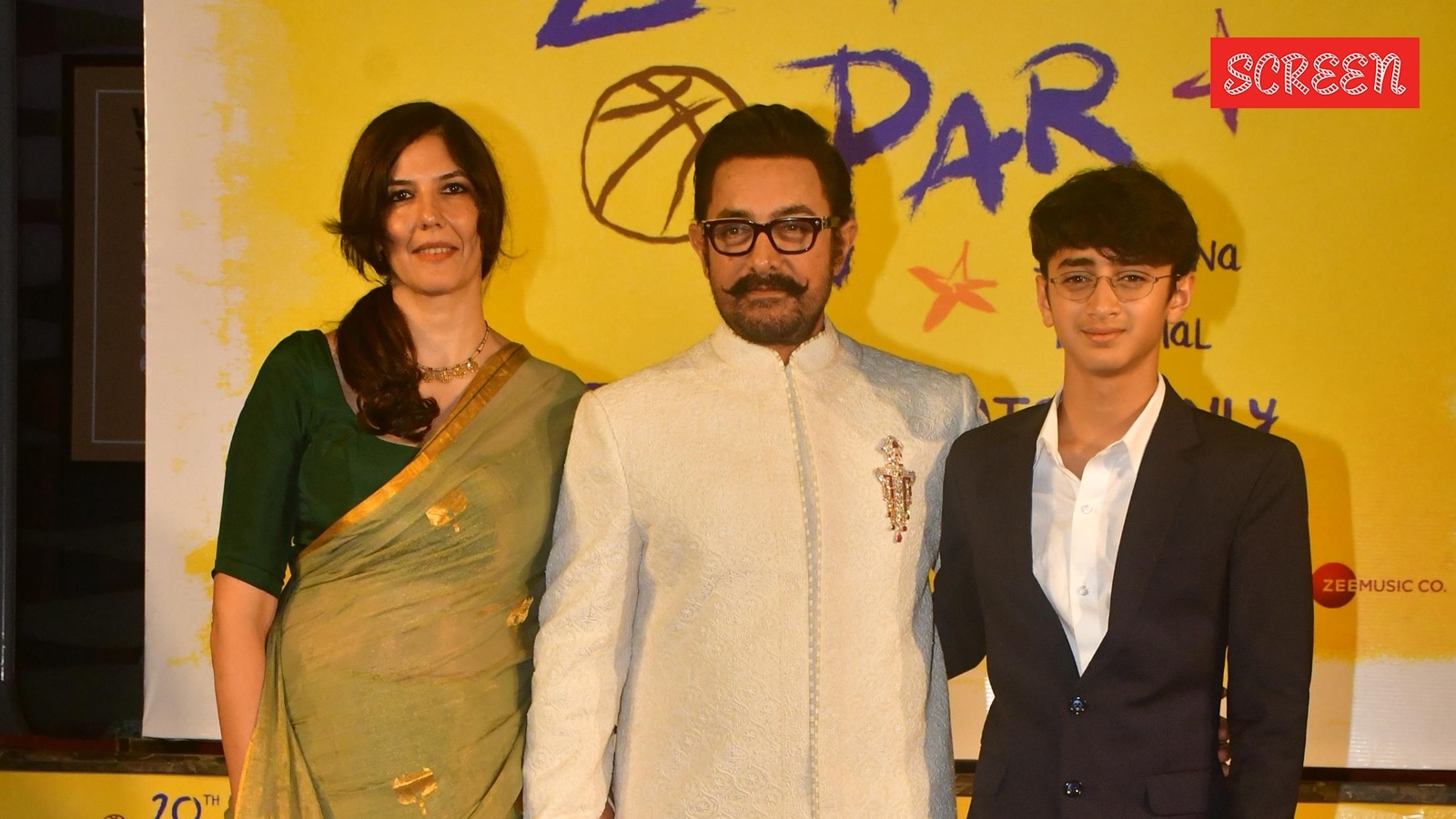 Aamir Khan and Gauri Spratt arrive hand in hand at Sitaare Zameen Par screening, watch video