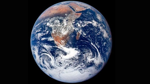 Apollo 17 Blue marble WM