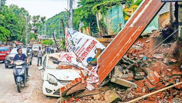 Guwahati floods, Guwahati landslides, Guwahati, Imphal landslides, Imphal floods, Assam landslides, Assam floods, Indian express news, current affairs