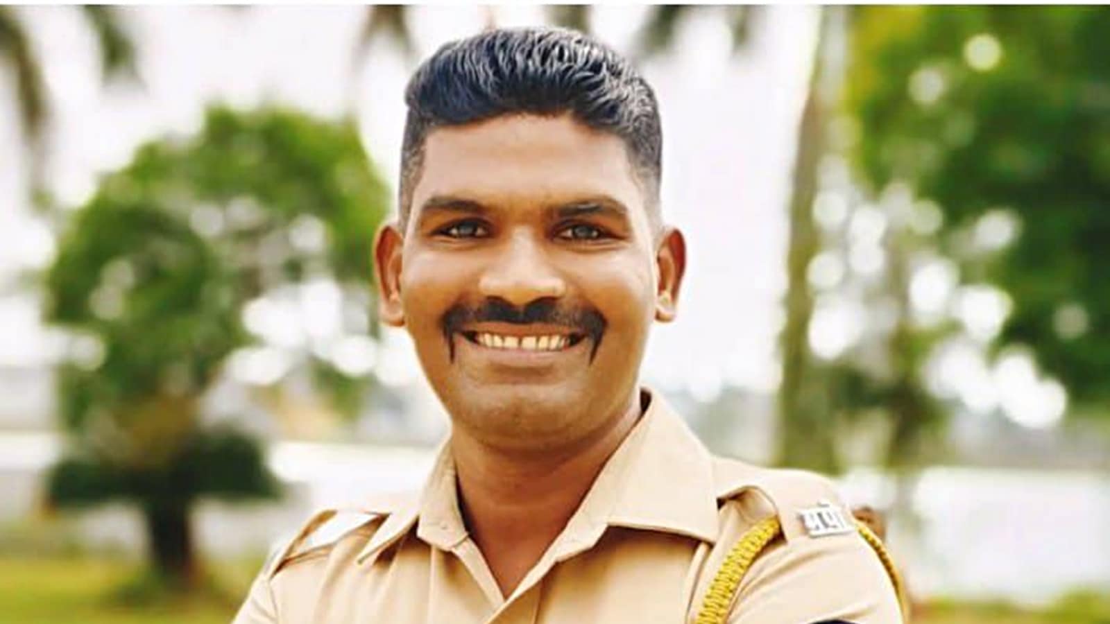 On duty railway police constable among 5 dead in Mumbra local train accident On duty railway police constable among 5 dead in Mumbra local train accident