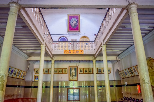 Built in the Victorian Gothic style, Victoria Hospital features steep gabled roofs, ornamental stone arches, long colonnades, and low pavilion-style wards with wide, shaded verandahs.