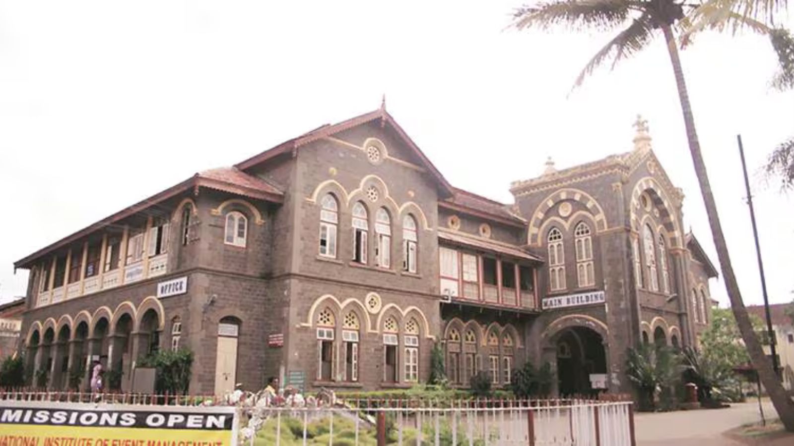 Fergusson College Tops Pune FYJC Cutoffs for Science and Arts