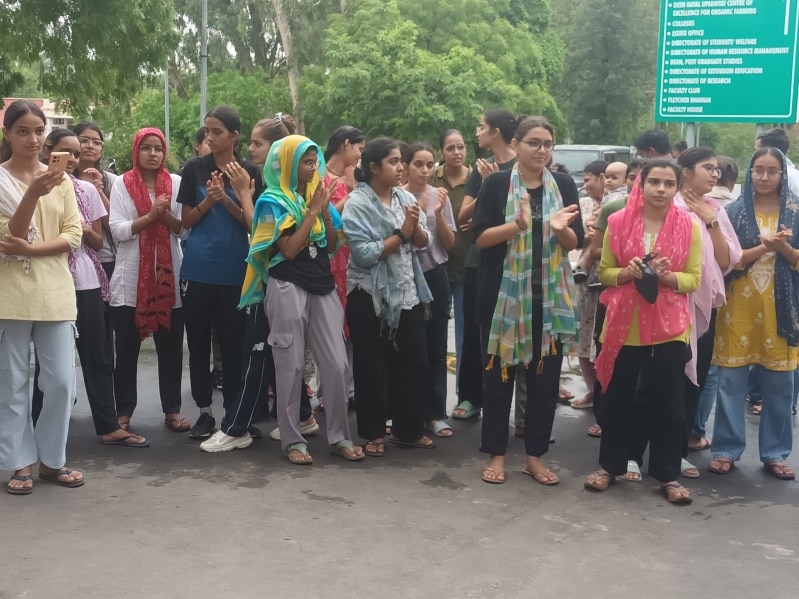 Haryana Agriculture University Students Staging A Protest 