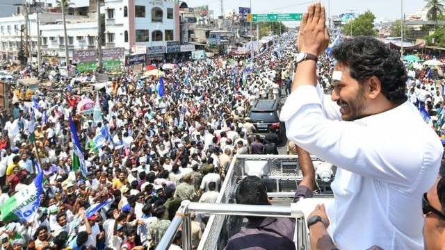 The incident happened when former chief minister Y S Jagan Mohan Reddy was visiting Palnadu.