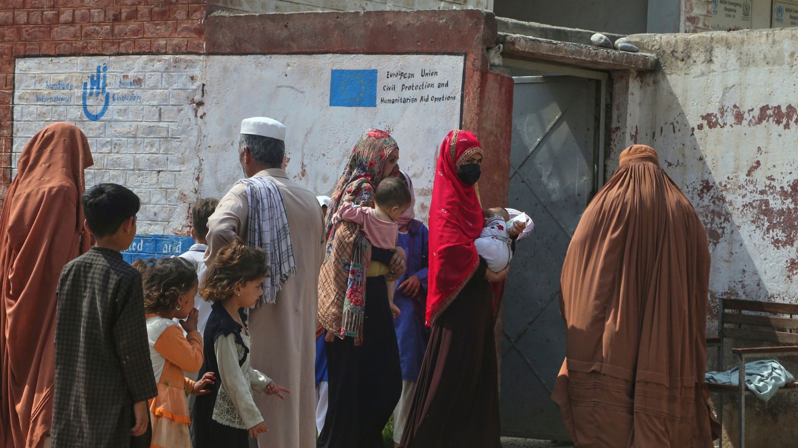 Pakistan closes key border crossing with Afghanistan amid security ...