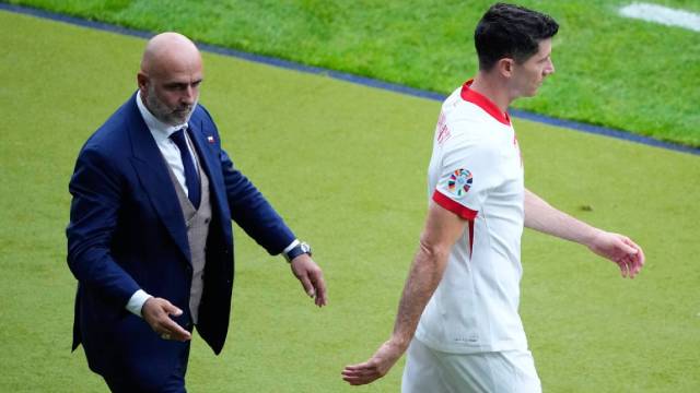 Michal Probierz resigns Robert Lewandowski