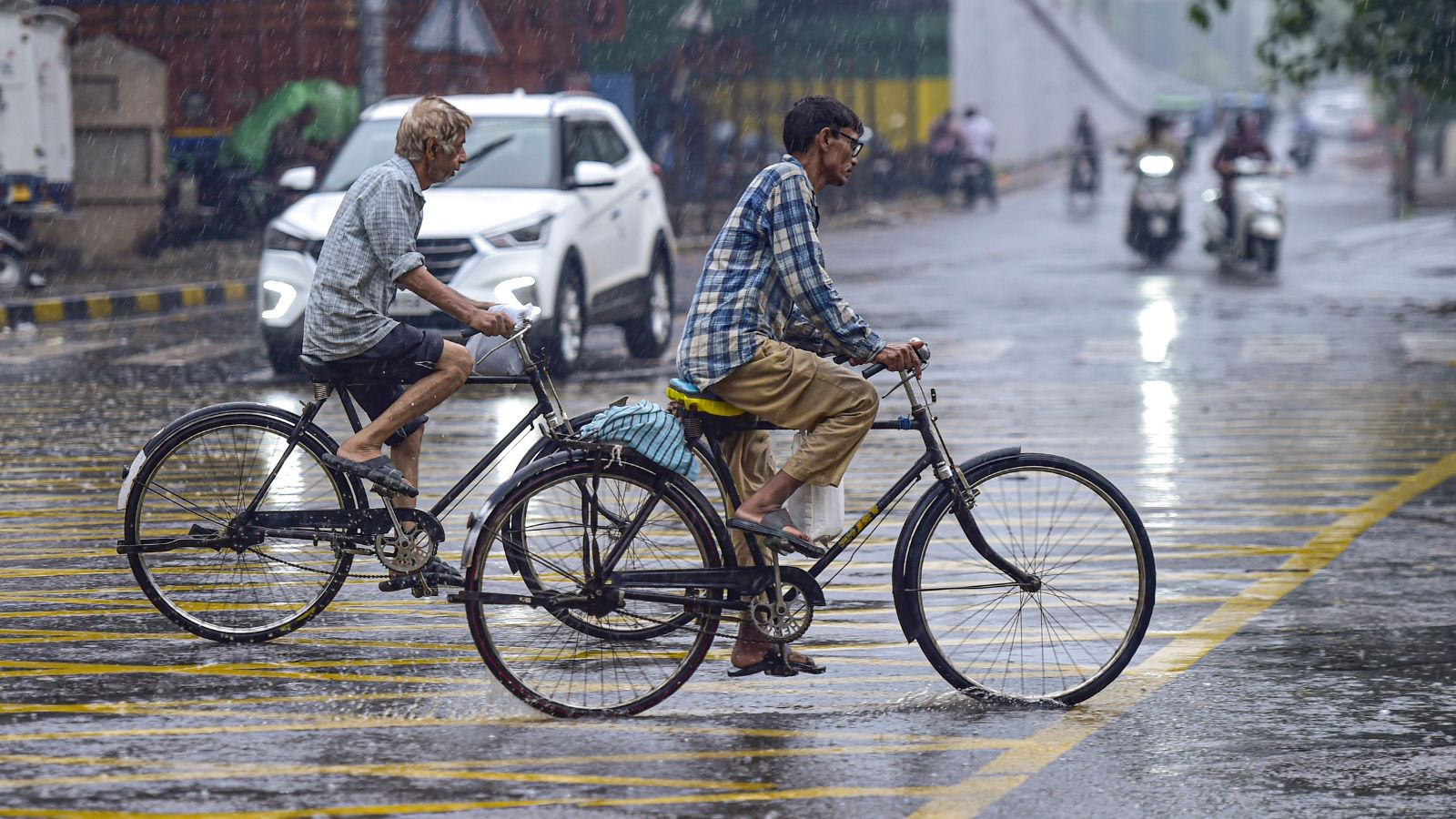Metro services disrupted in Kolkata amid heavy rain