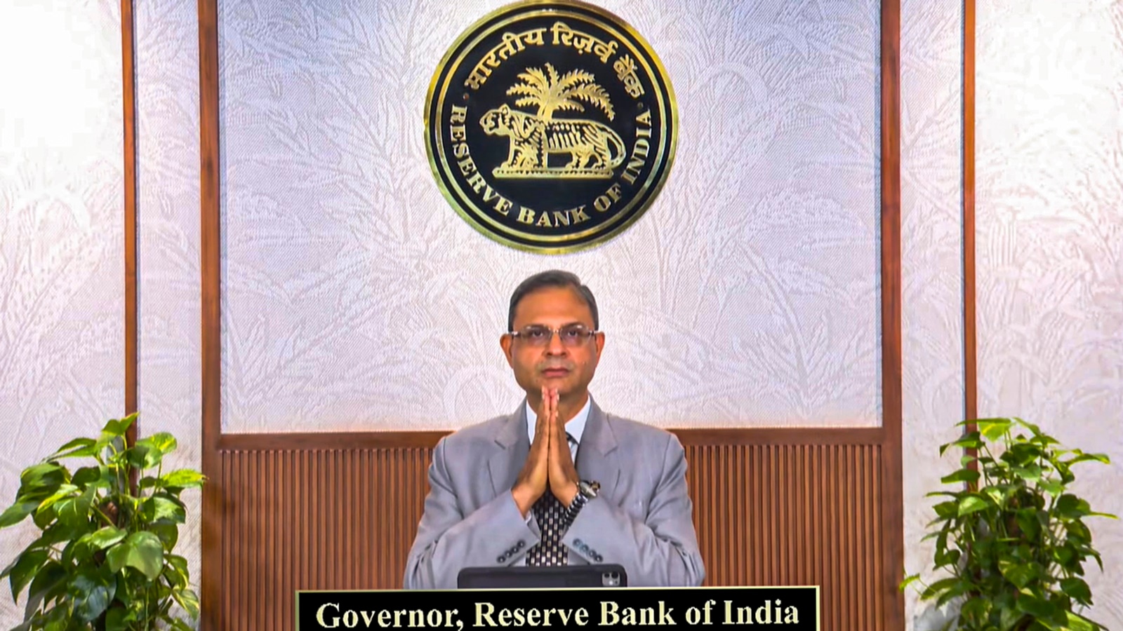 🟥 **"India: La Banca Centrale Riduce i Tassi di Interesse per Stimolare la Crescita Economica"**